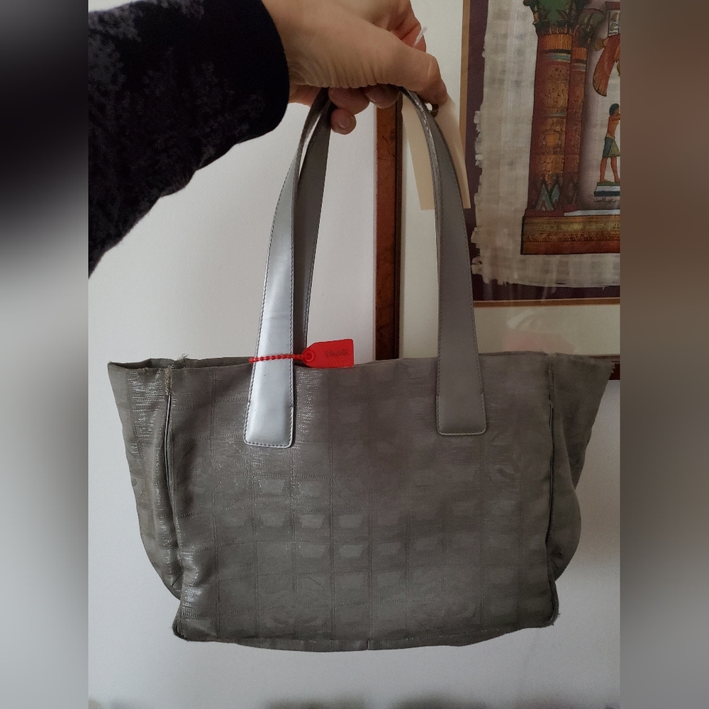 Authentic sparkling Chanel tote - Picture 1 of 8